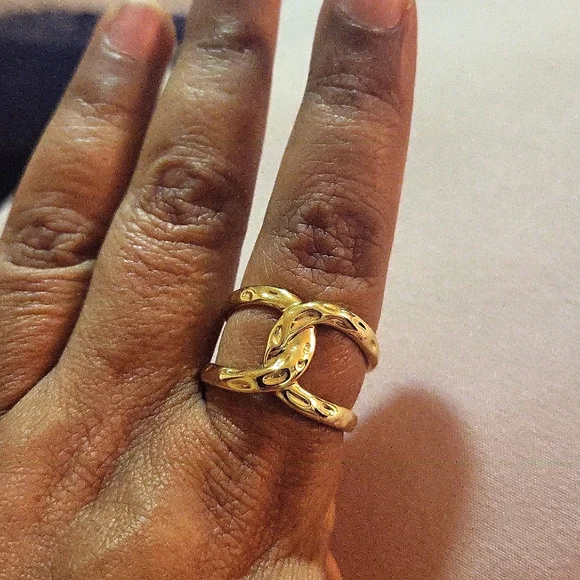 Ring - Picture 3 of 4